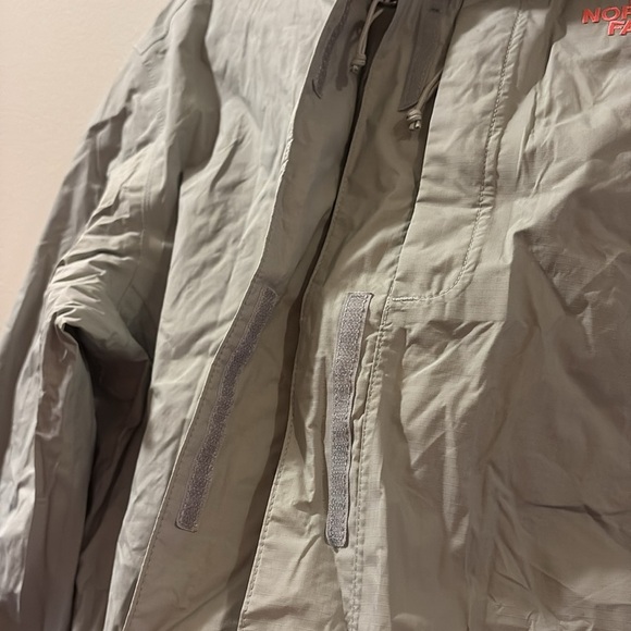 The North Face - Gray and Pink Hooded rain Jacket- size small - Picture 3 of 9